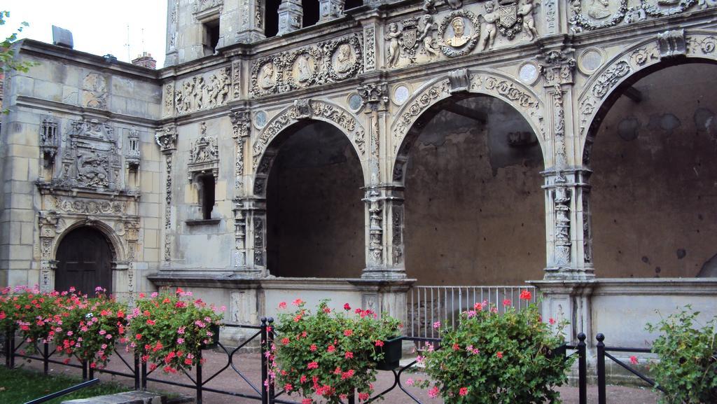 Le 3 Rue Grande Bed and Breakfast Moret-sur-Loing Εξωτερικό φωτογραφία